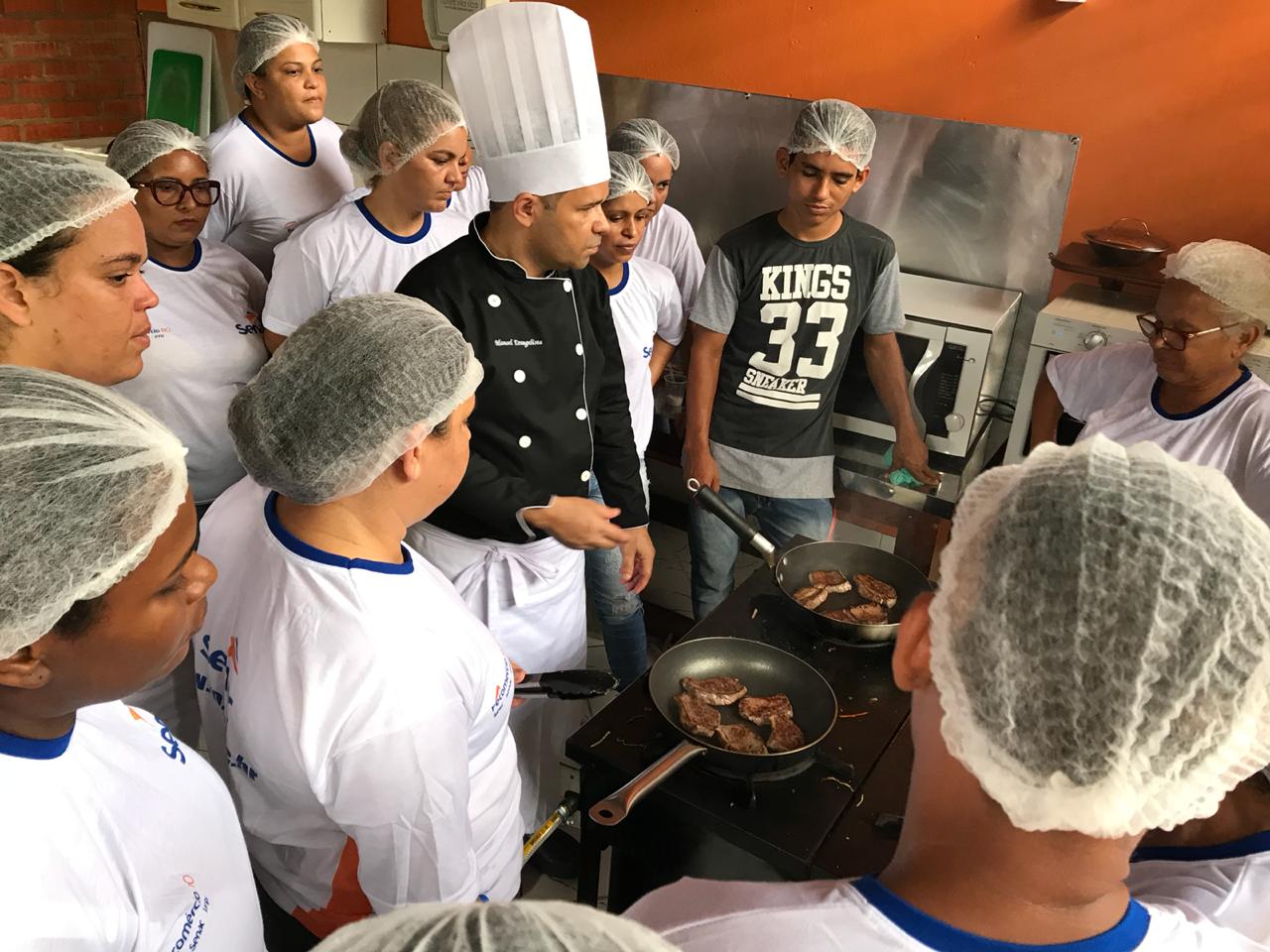 Entrega de Certificados de aperfeiçoamento de Cozinheiros 