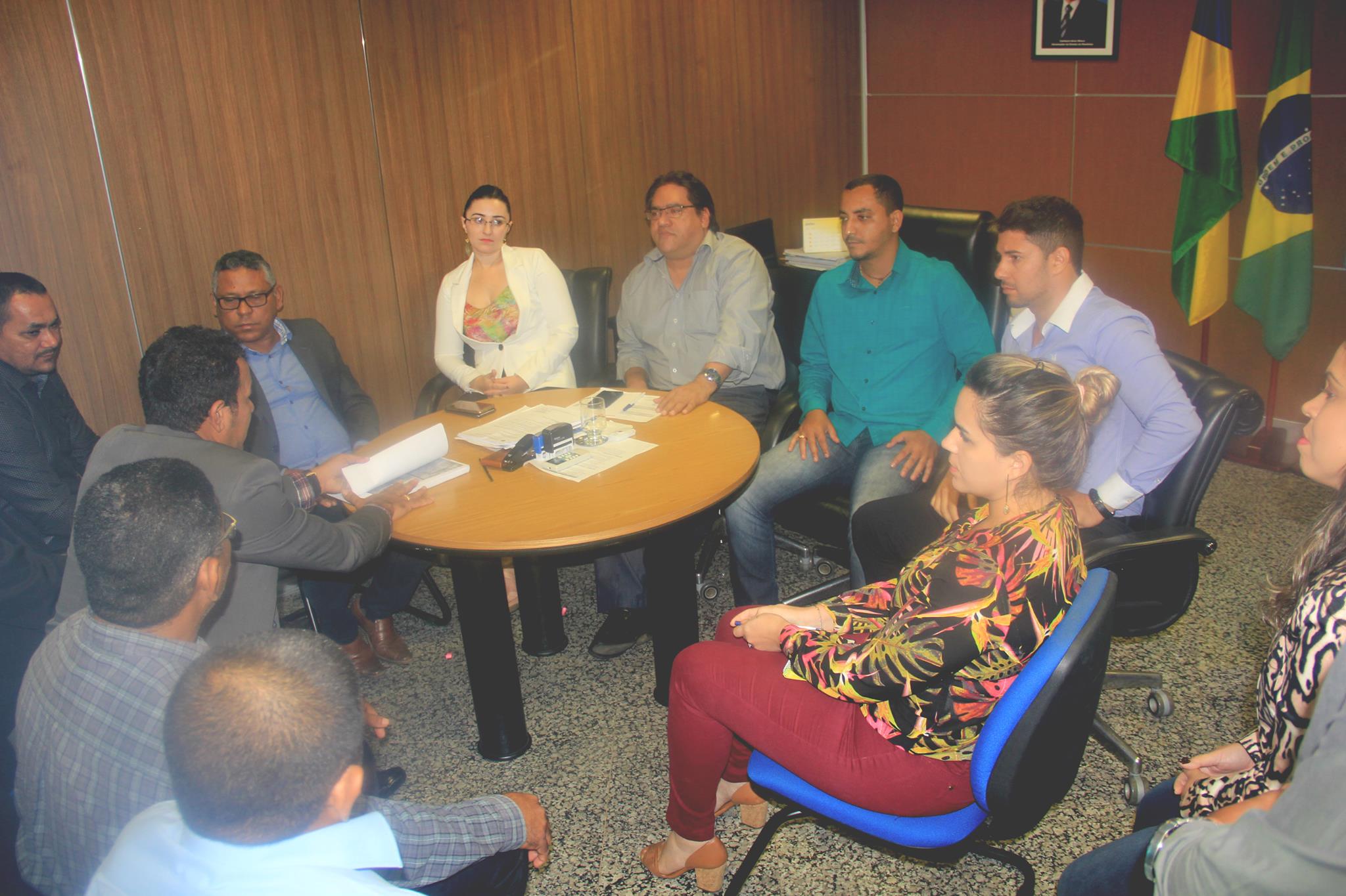 Governo do Estado autoriza contratação de transporte escolar para Candeias do Jamari