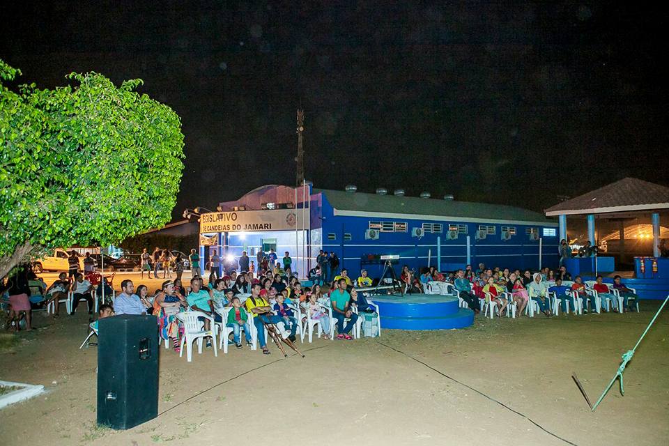 Filmes e alegria marcam Cinema no Circo do Cineamazônia em Candeias do Jamari